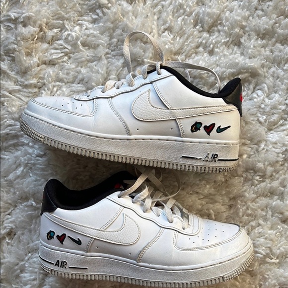 Air Force 1 LV8 big kid size 6.5 - Picture 2 of 6